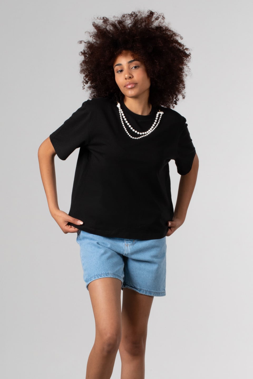 İnci kolye detaylı t-shirt-99079 Siyah