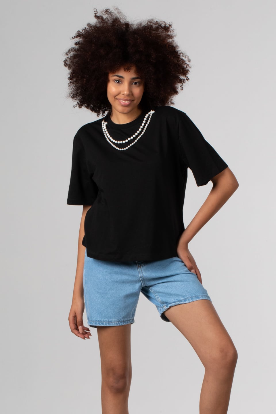 İnci kolye detaylı t-shirt-99079 Siyah