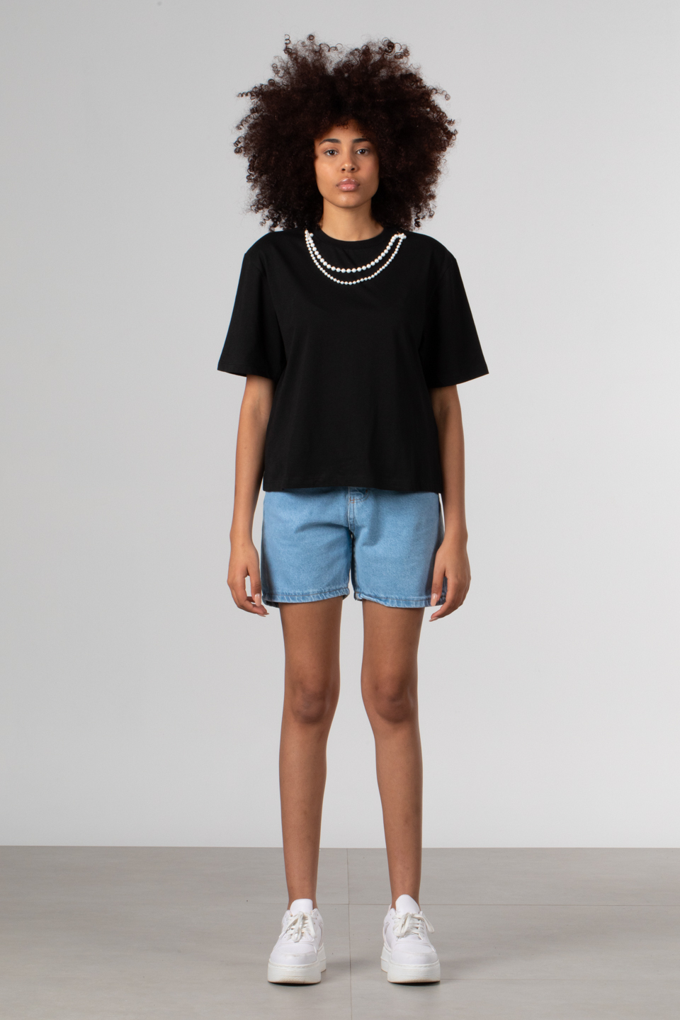 İnci kolye detaylı t-shirt-99079 Siyah