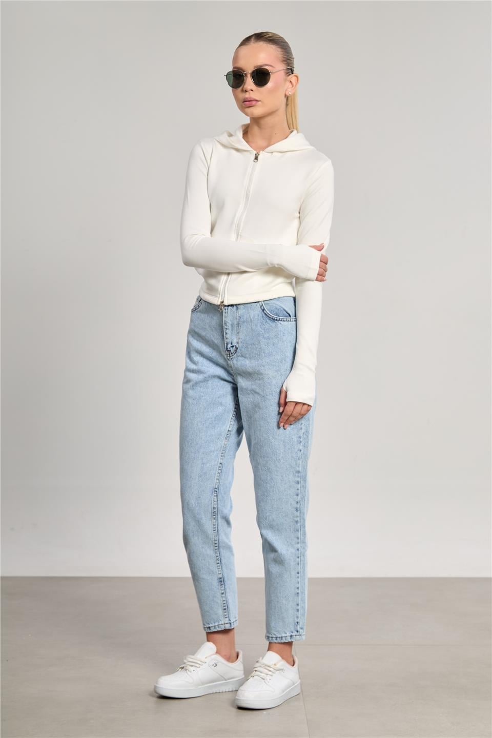 Kadın Parmak Geçmeli Fermuarlı Sweatshirt - Ekru