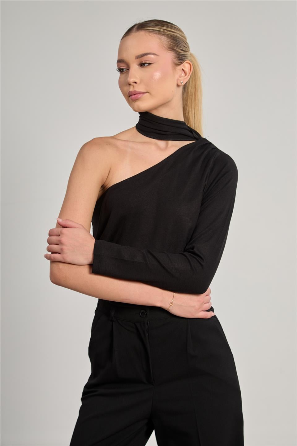 Kadın Yaka Fularlı Tek Kol Body - Siyah