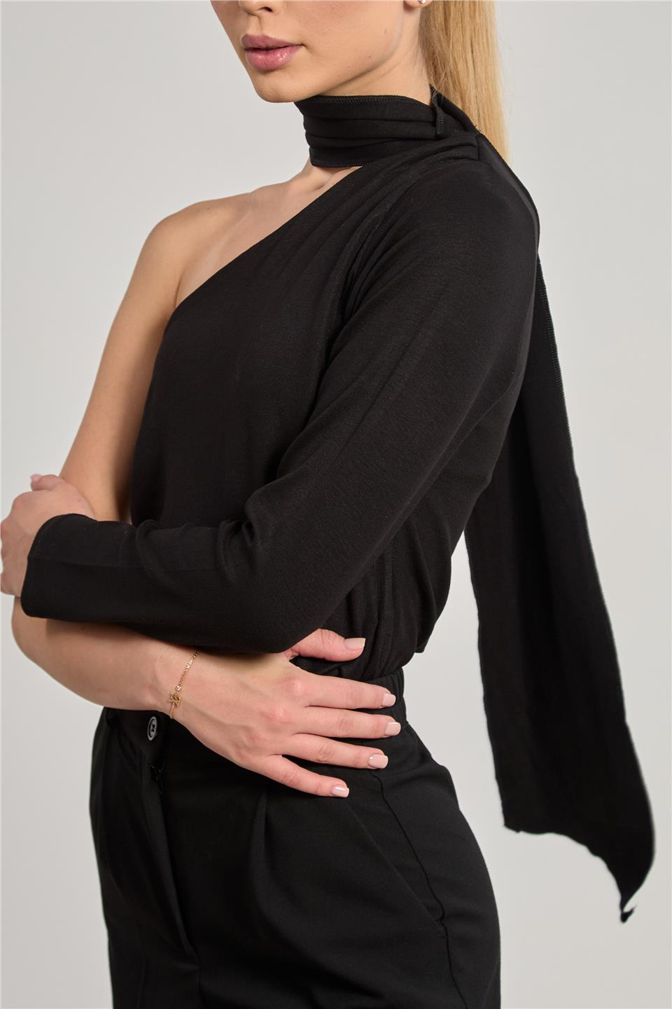 Kadın Yaka Fularlı Tek Kol Body - Siyah