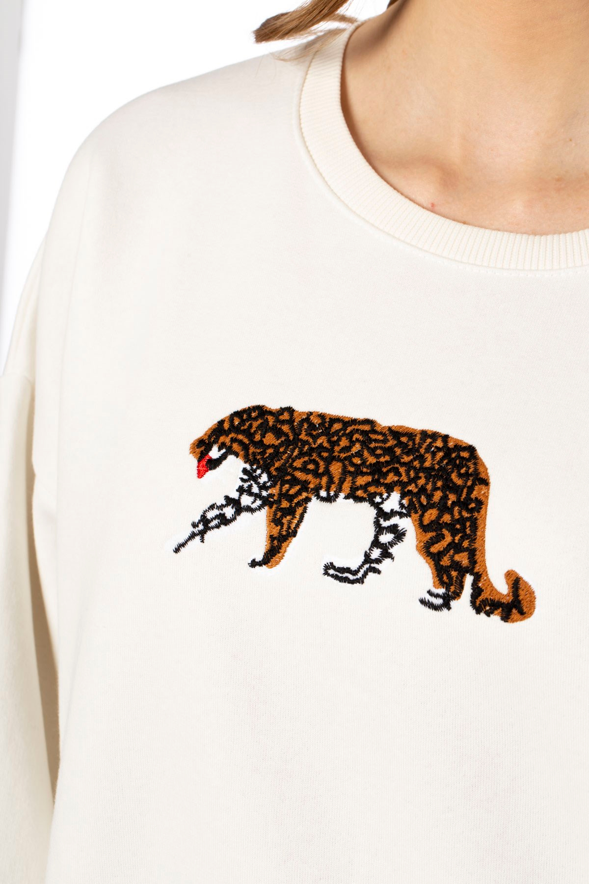 Kaplan nakışlı sweatshirt-307 Ekru