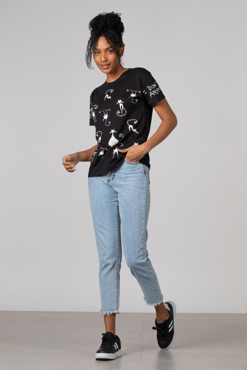 Kedi baskılı taşlı t-shirt-7577 Siyah