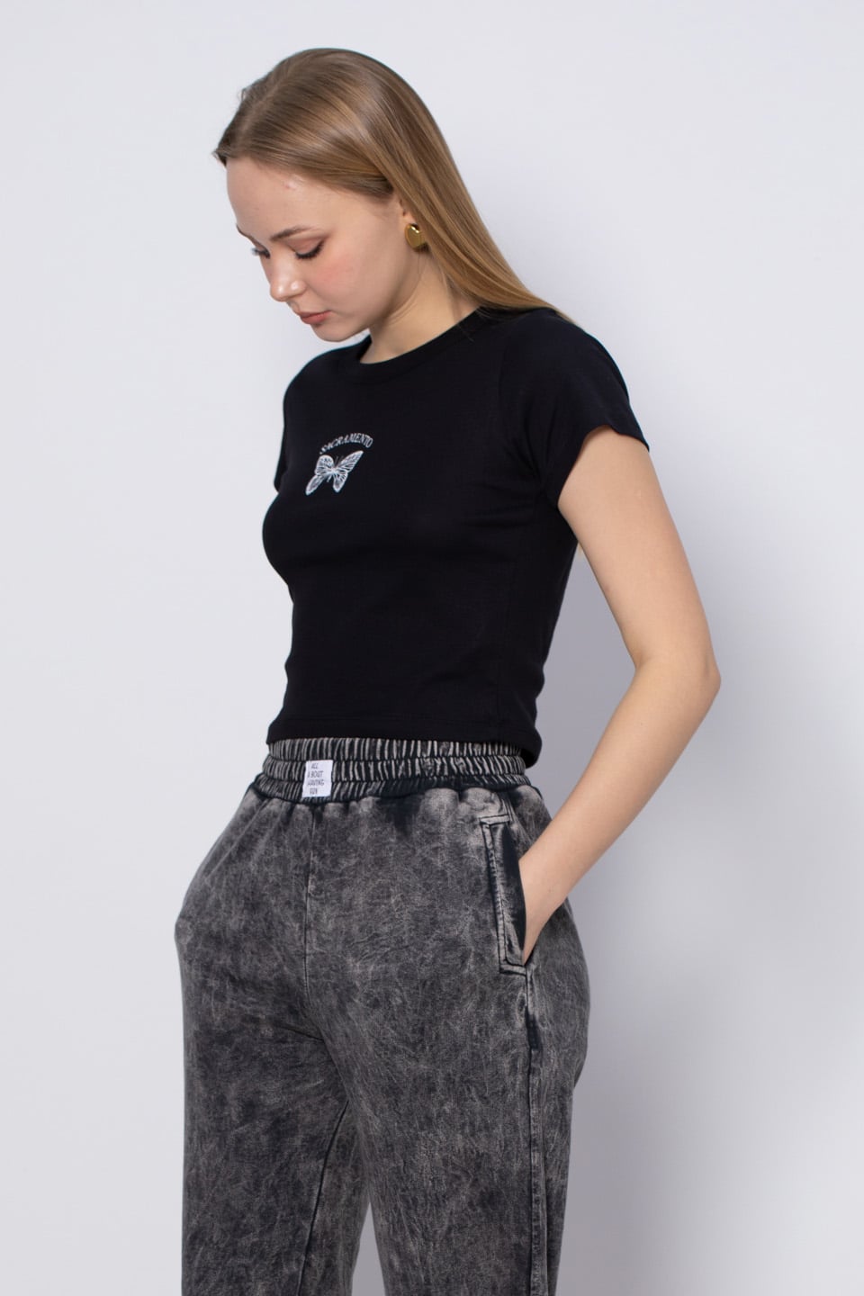 Kelebek Baskılı Crop T-Shirt - Siyah