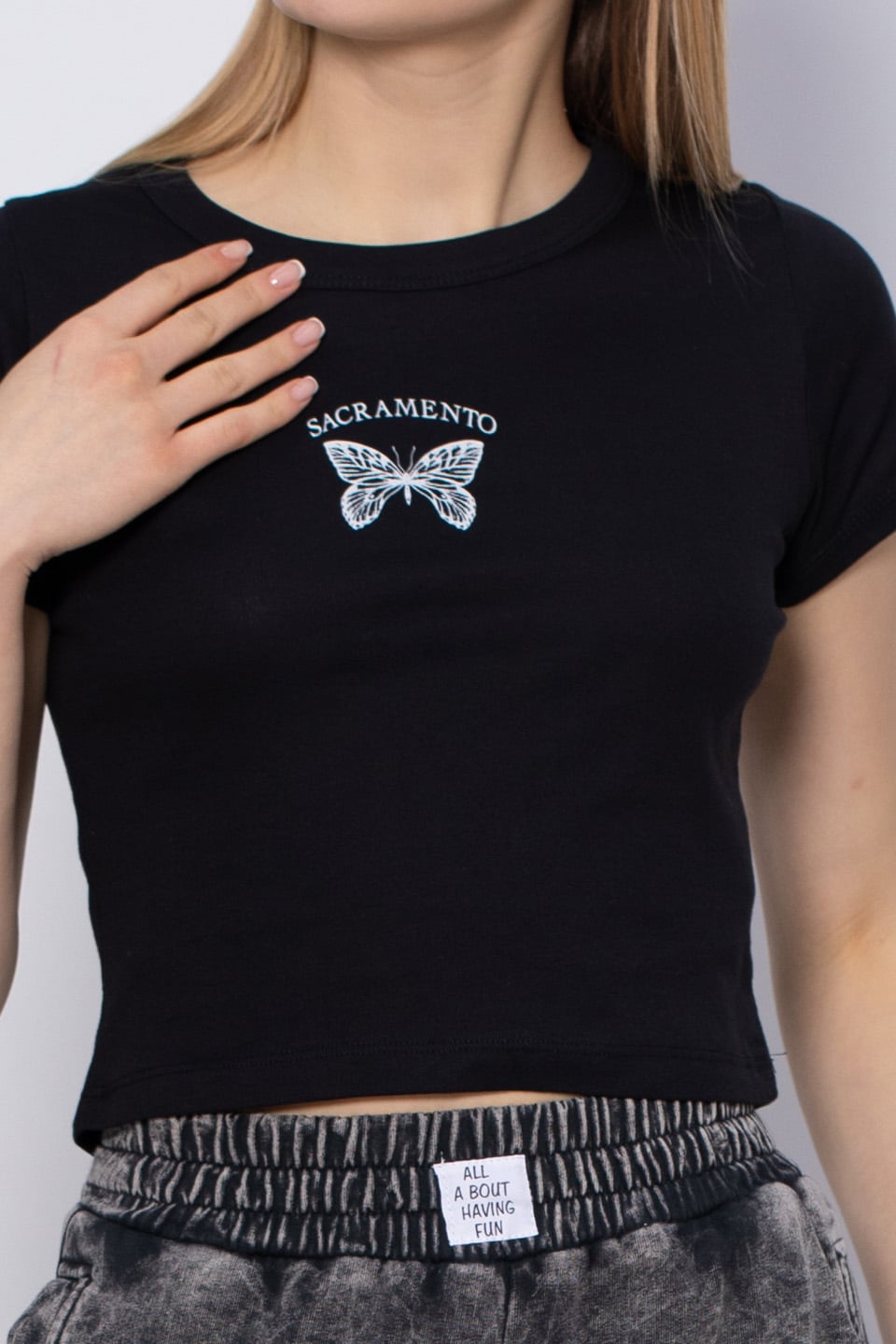 Kelebek Baskılı Crop T-Shirt - Siyah