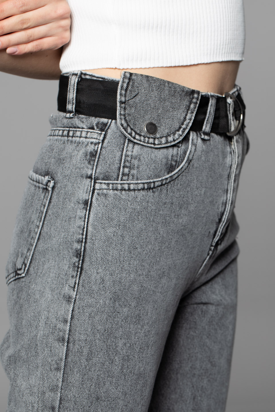 Kemerli mini cepli mom jean pantolon-2245 Siyah Kar Y.