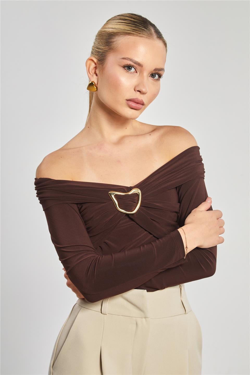 Madonna yaka tokalı bluz-13890 Kahve