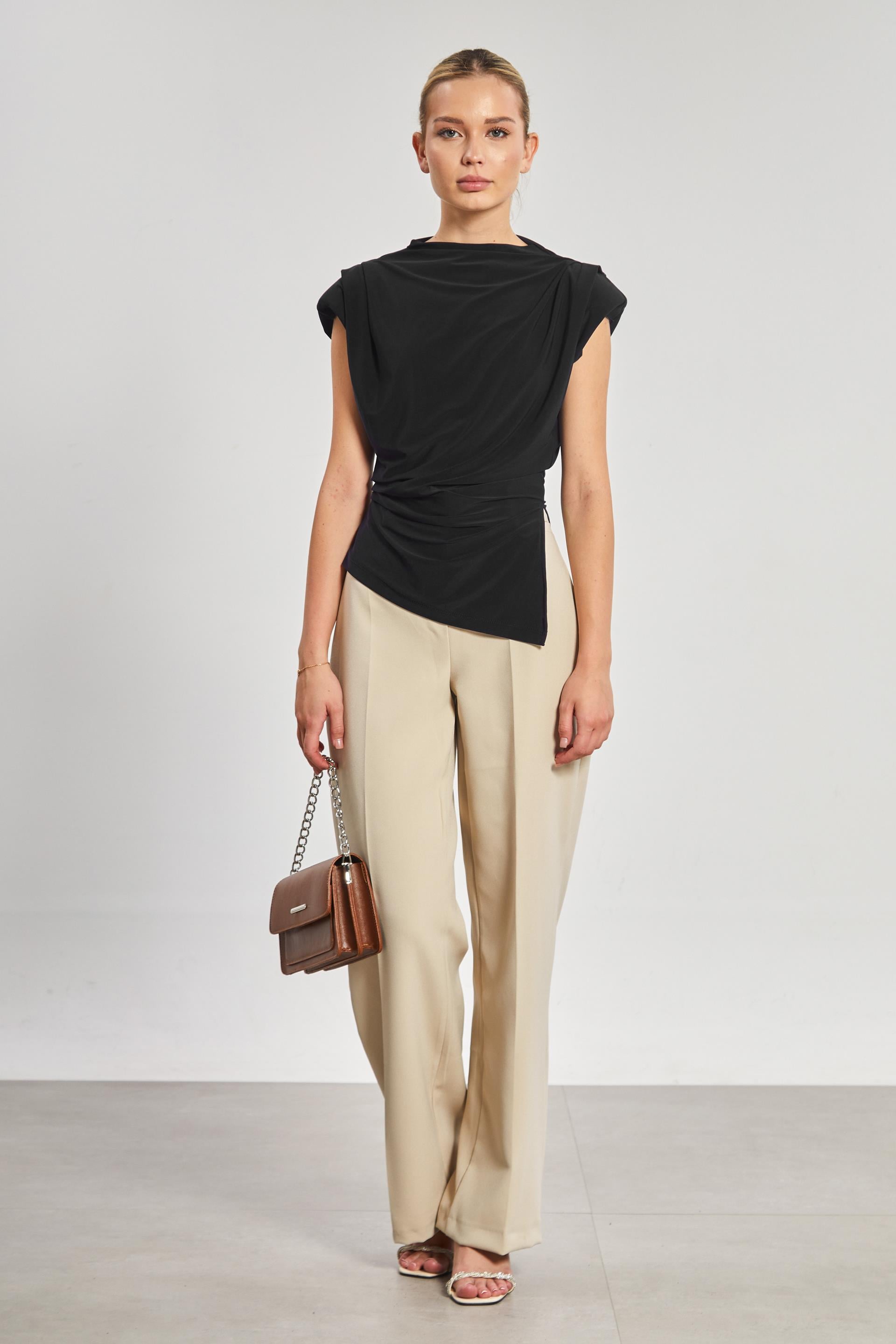 Omuz Pile ve Vatkalı Kadın Bluz - Siyah