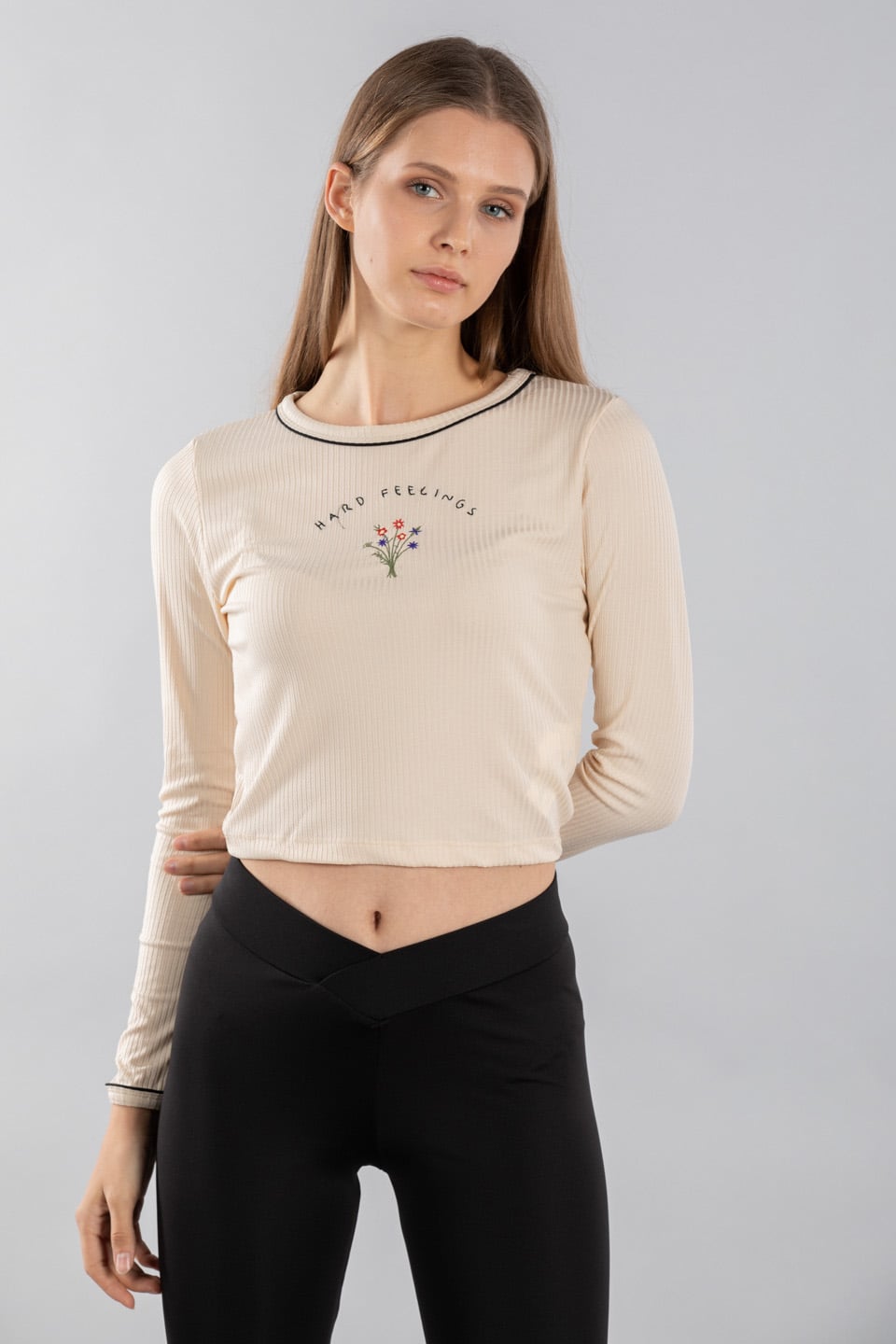 Önü çiçek nakışlı uzun kollu body-7355 Taş