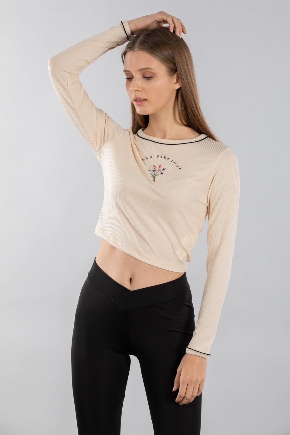 Önü çiçek nakışlı uzun kollu body-7355 Taş