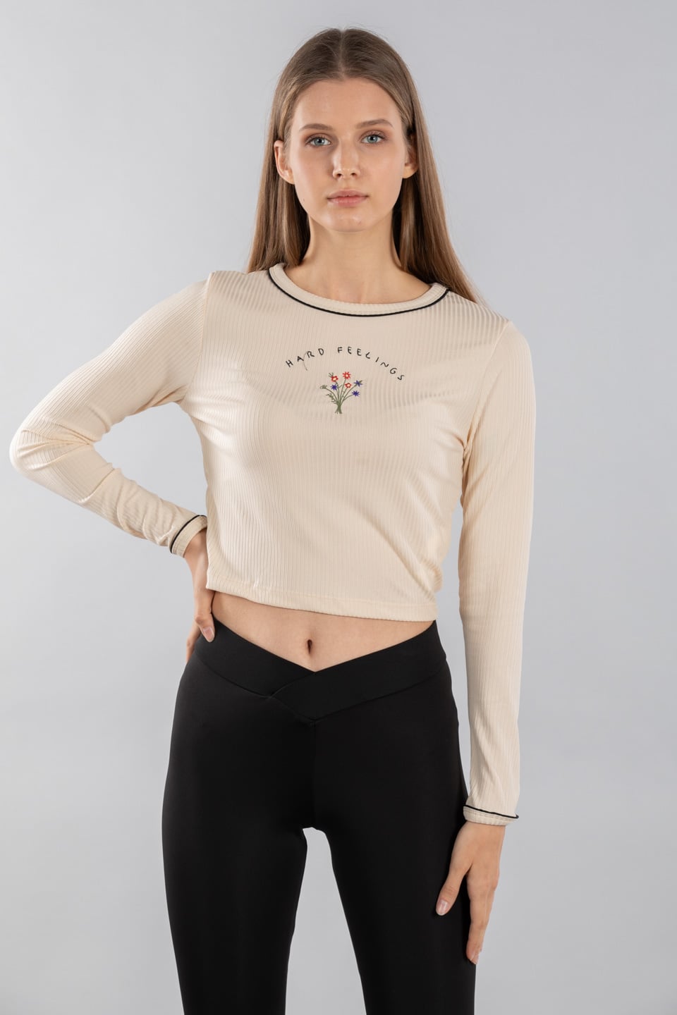 Önü çiçek nakışlı uzun kollu body-7355 Taş