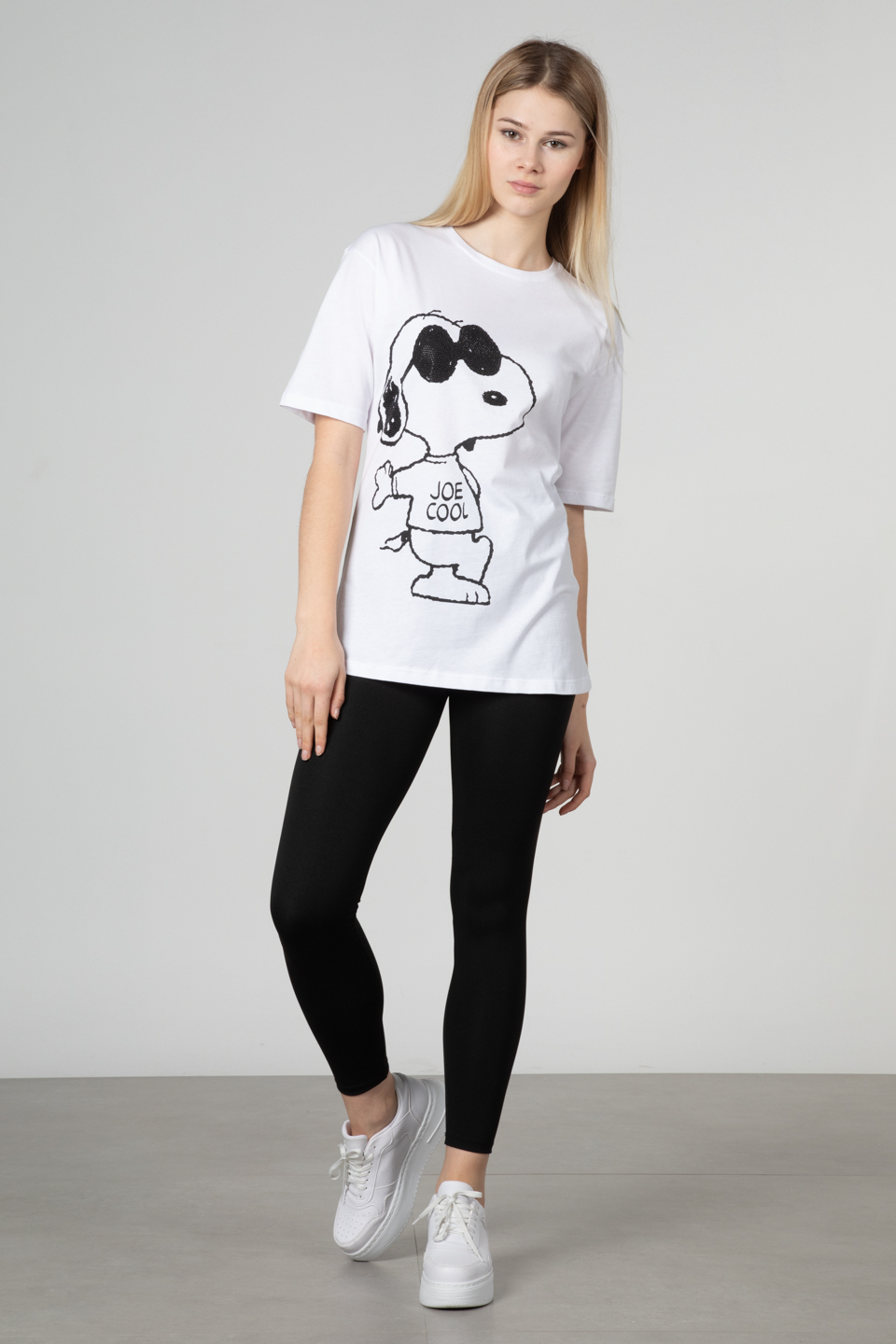 Önü pullu köpek baskılı t-shirt-2147 Beyaz