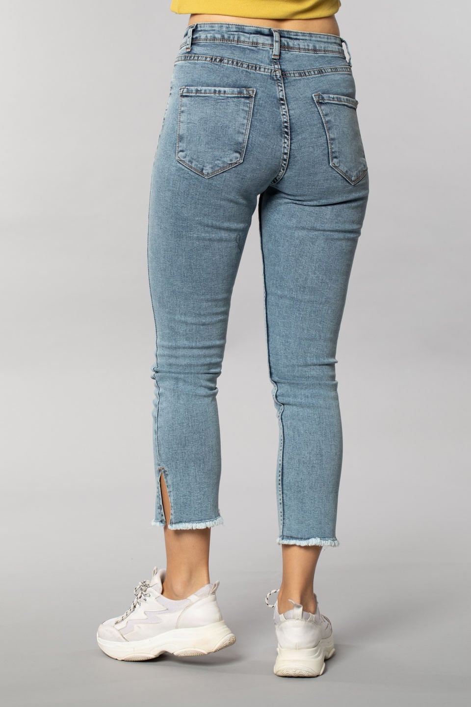 Paçası püsküllüyırtmaçlı jean pantolon-1166 O.Mavi