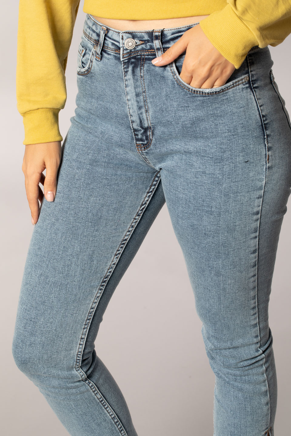 Paçası püsküllüyırtmaçlı jean pantolon-1166 O.Mavi