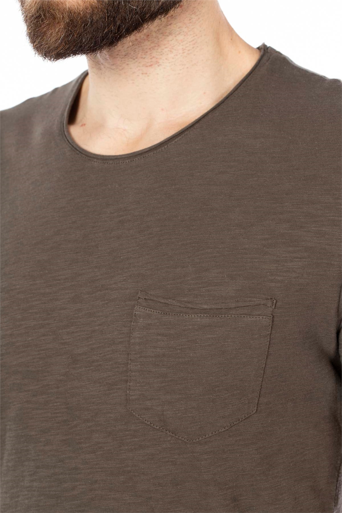 Pis Yaka Flamlı Tek Cepli Basic T-Shirt-Haki