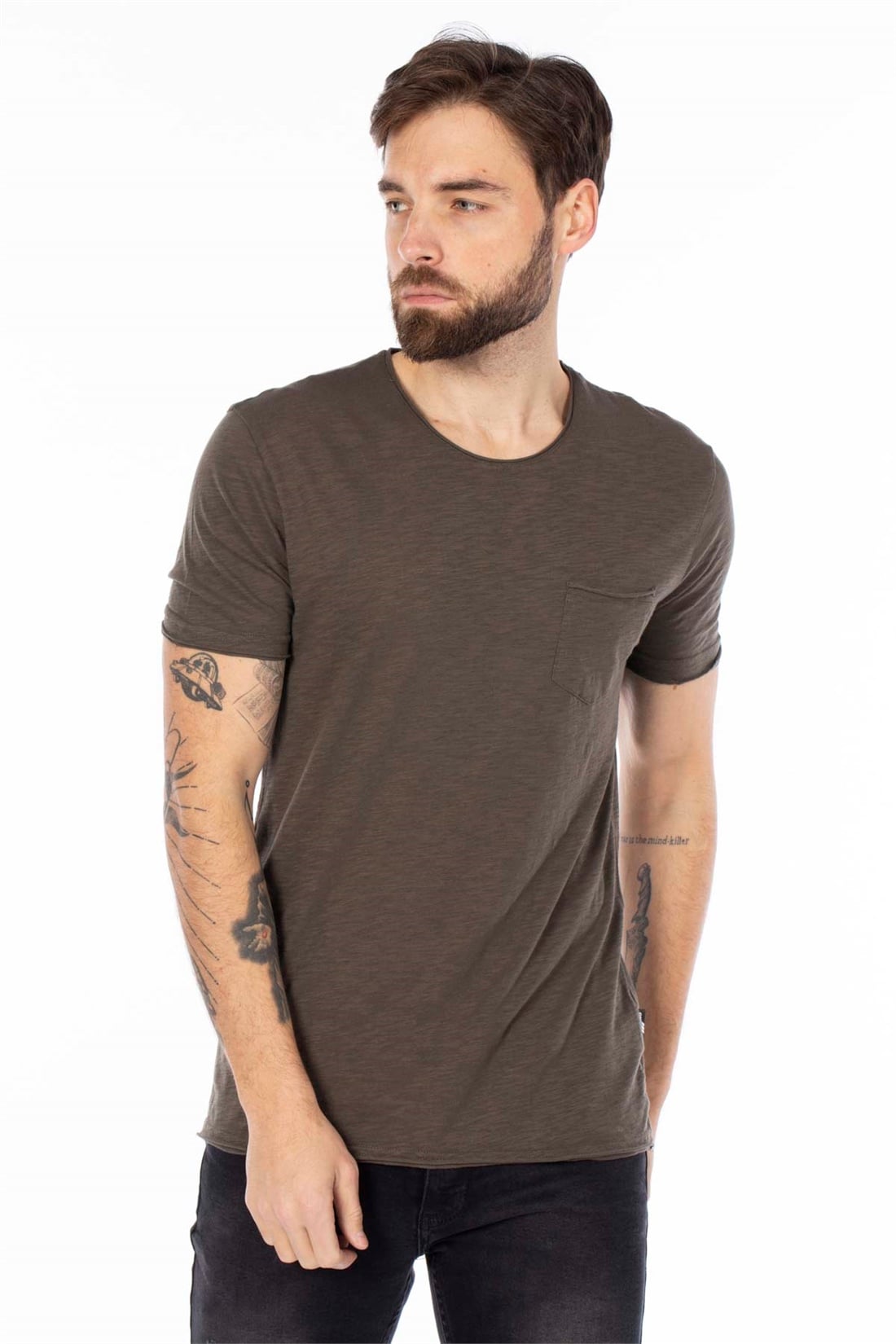 Pis Yaka Flamlı Tek Cepli Basic T-Shirt-Haki