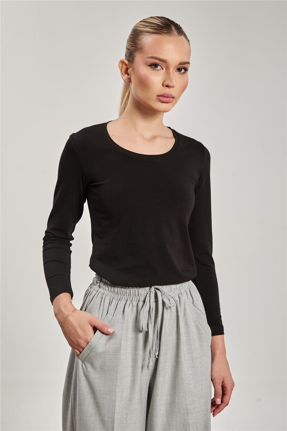 U yaka uzun kol body-K652 Siyah