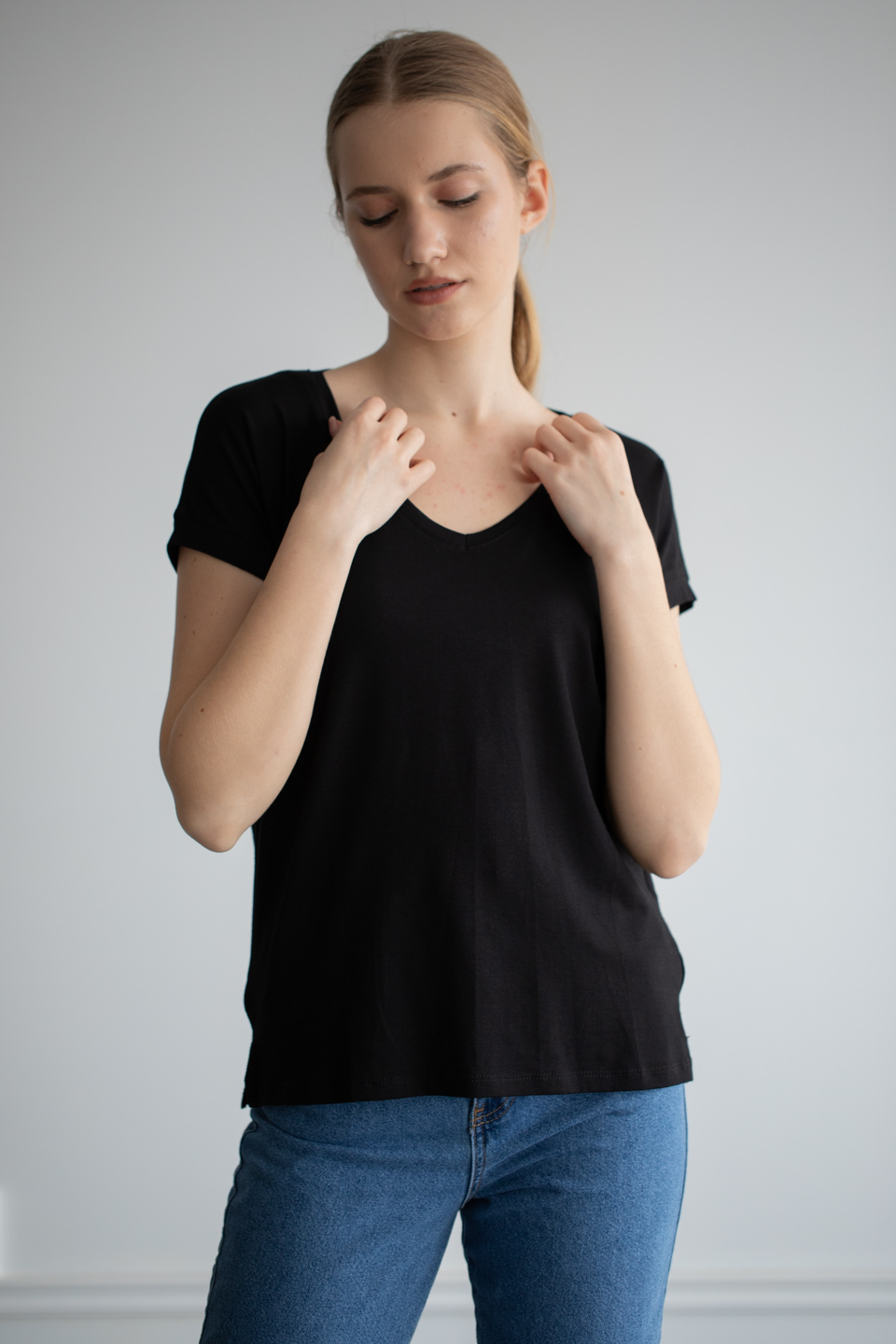 V yaka yırtmaçlı t-shirt-2000 Siyah