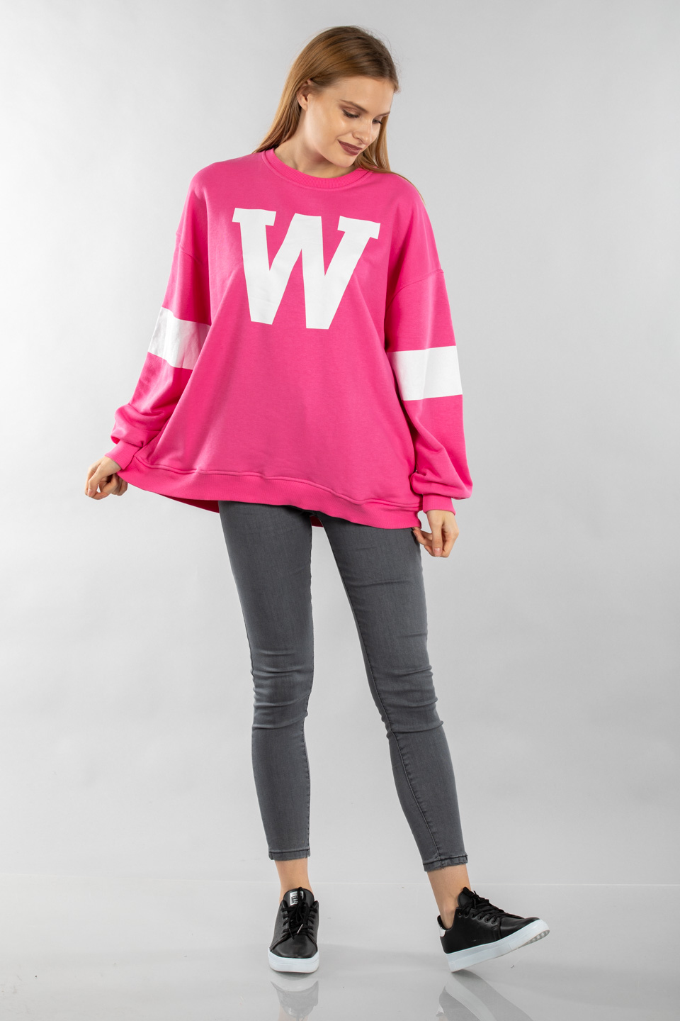 W baskılı oversize sweatshirt-5194 Pembe/Beyaz