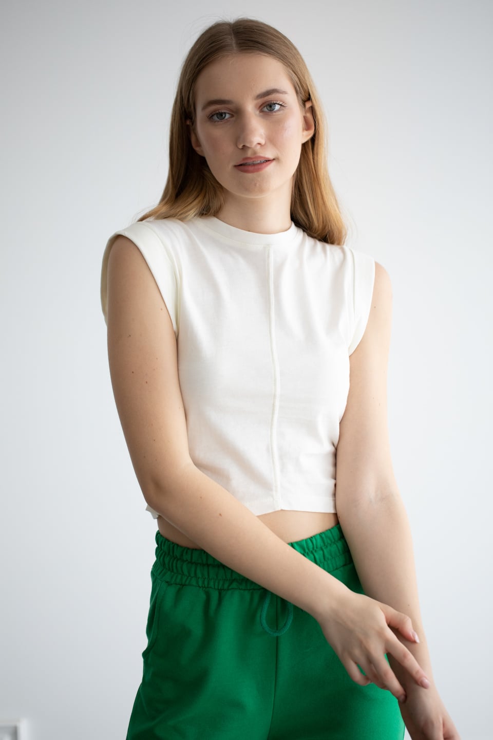 Yanı Büzgülü Kolsuz Crop Body - Ekru