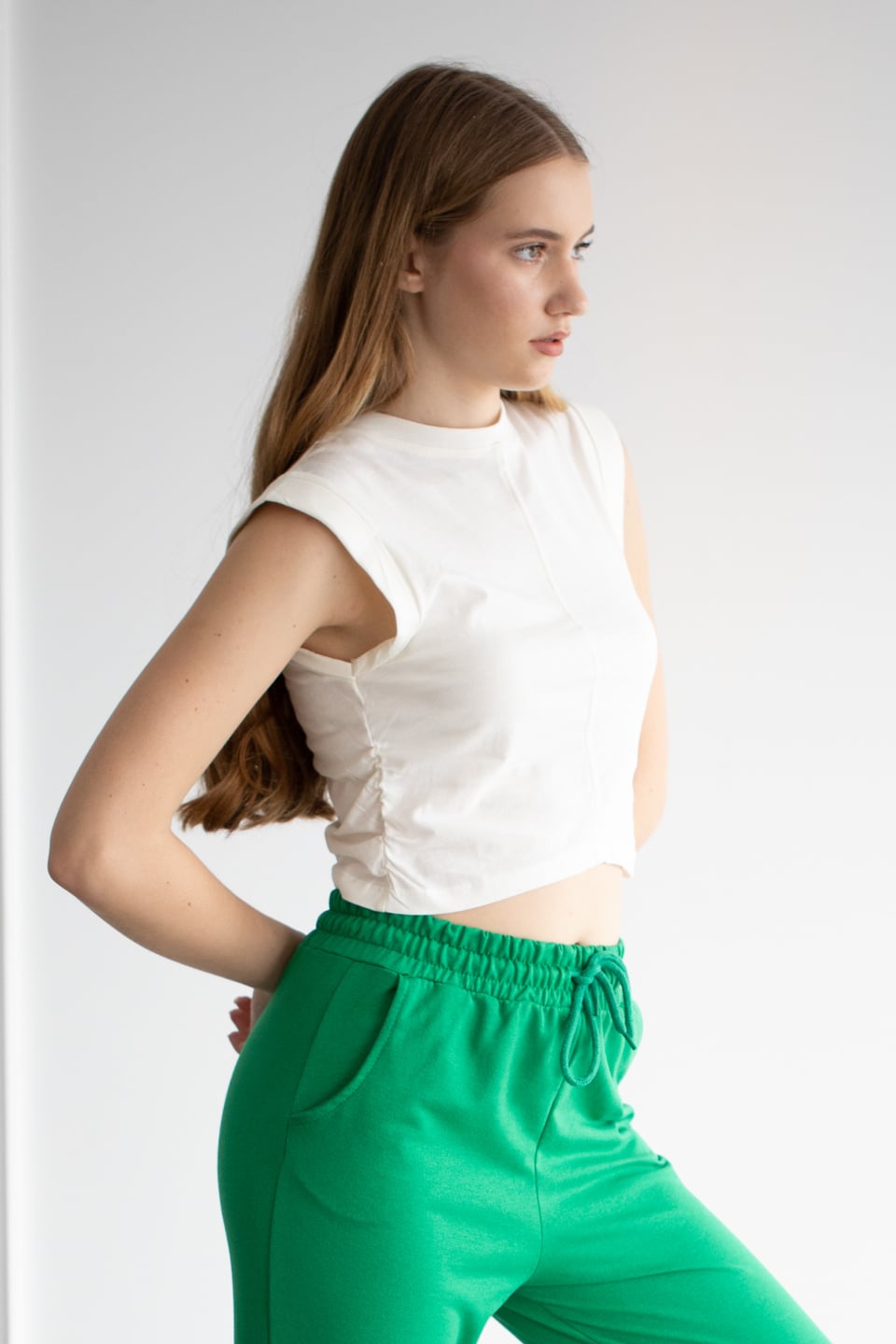 Yanı Büzgülü Kolsuz Crop Body - Ekru
