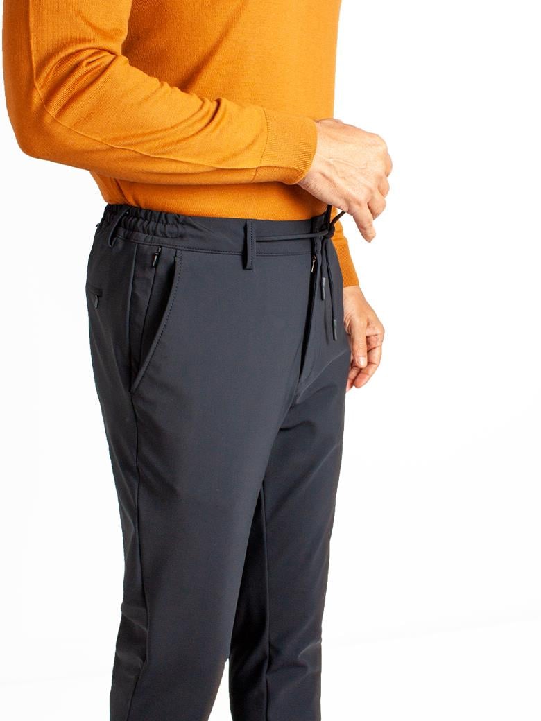 Regular Fit Belden Bağlamalı Siyah Jogger Pantolon