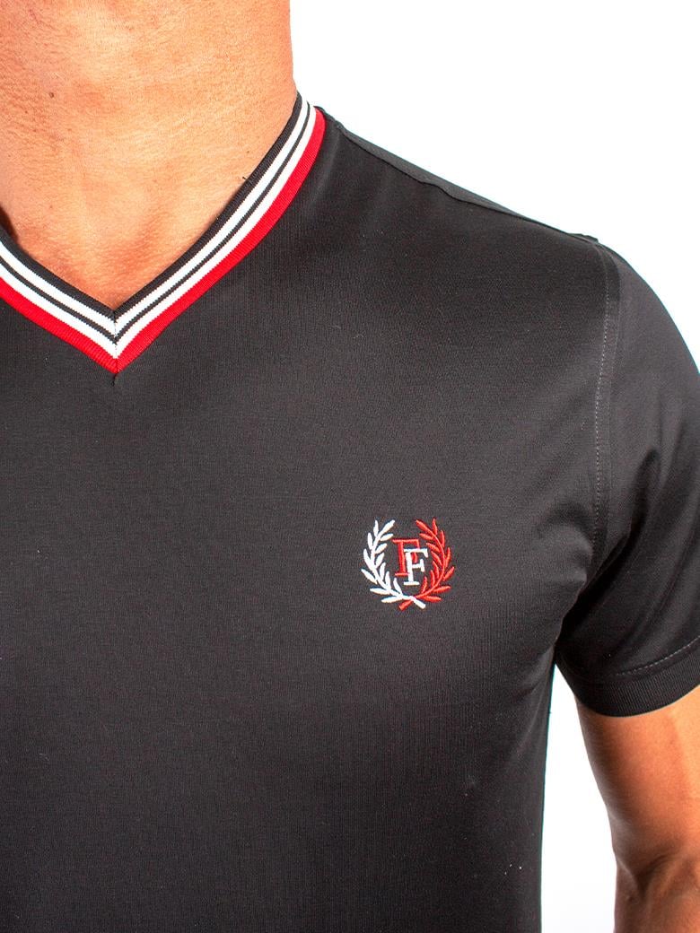 Regular Fit Yaka Detaylı Merserize %100 Pamuk Siyah V Yaka Tişört