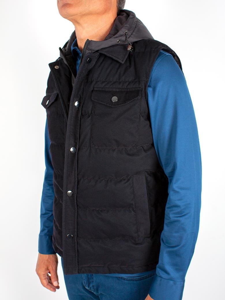 Standart Fit İçten Fermuarlı Kapşonlu Siyah Şişme Yelek