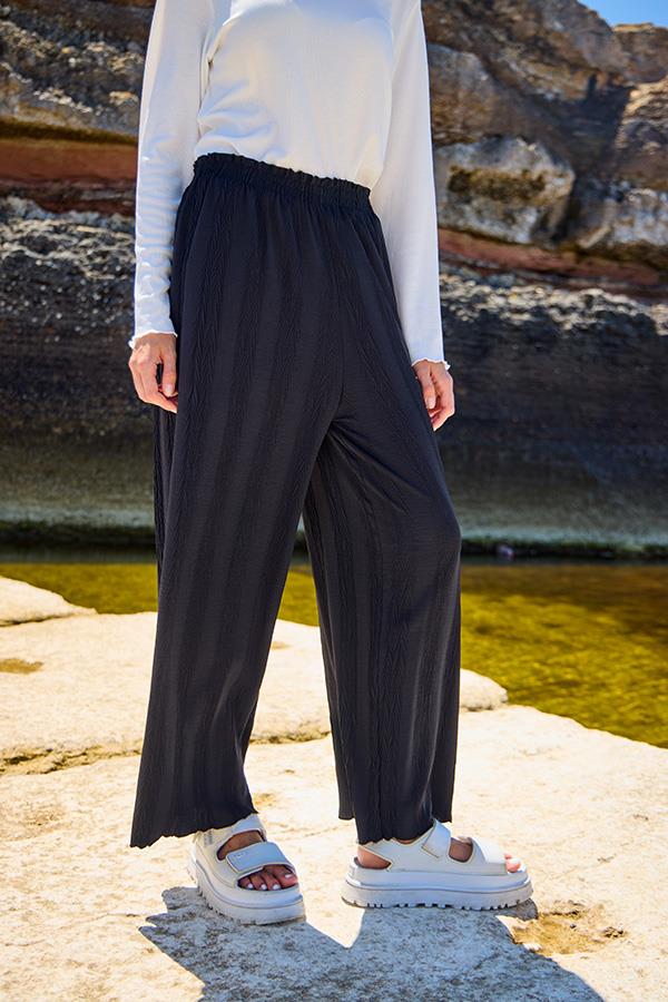 KatreKadın Pantolon Hafif Kumaş Piliseli Siyah Geniş Kesim