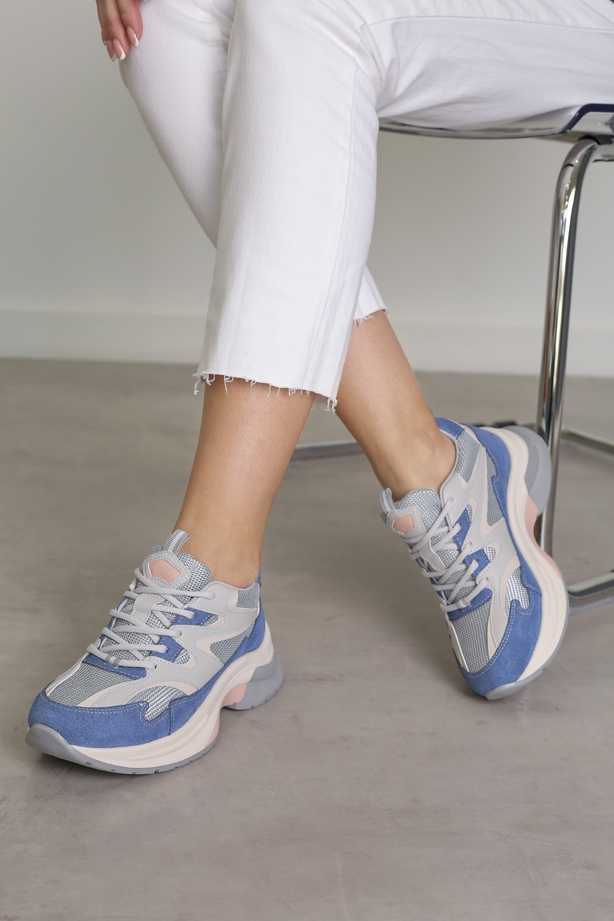 30163 MODEL 5 CM TABANLI YENİ SEZON SPOR AYAKKABI MAVI.GRI