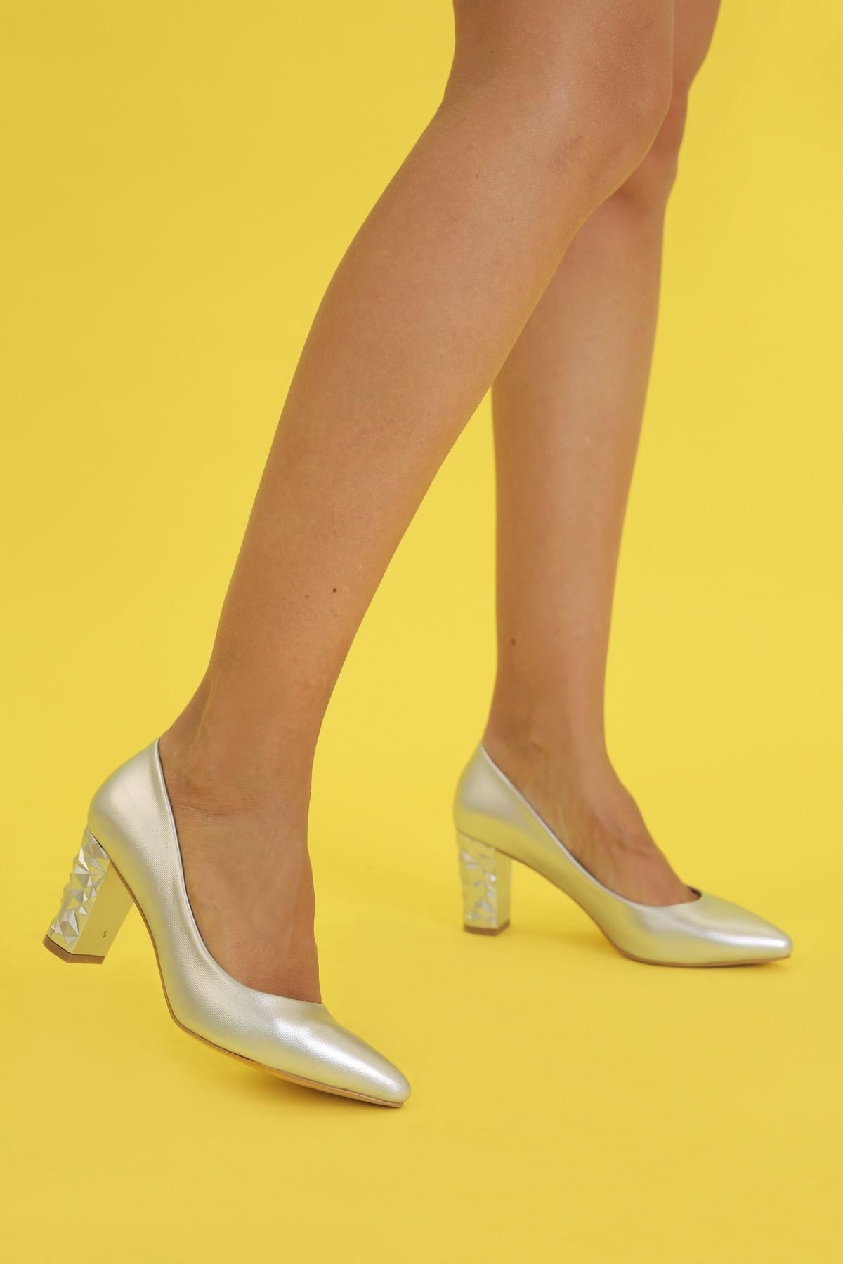 7 Cm Kristal Topuk Ayakkabi Stiletto Gumus