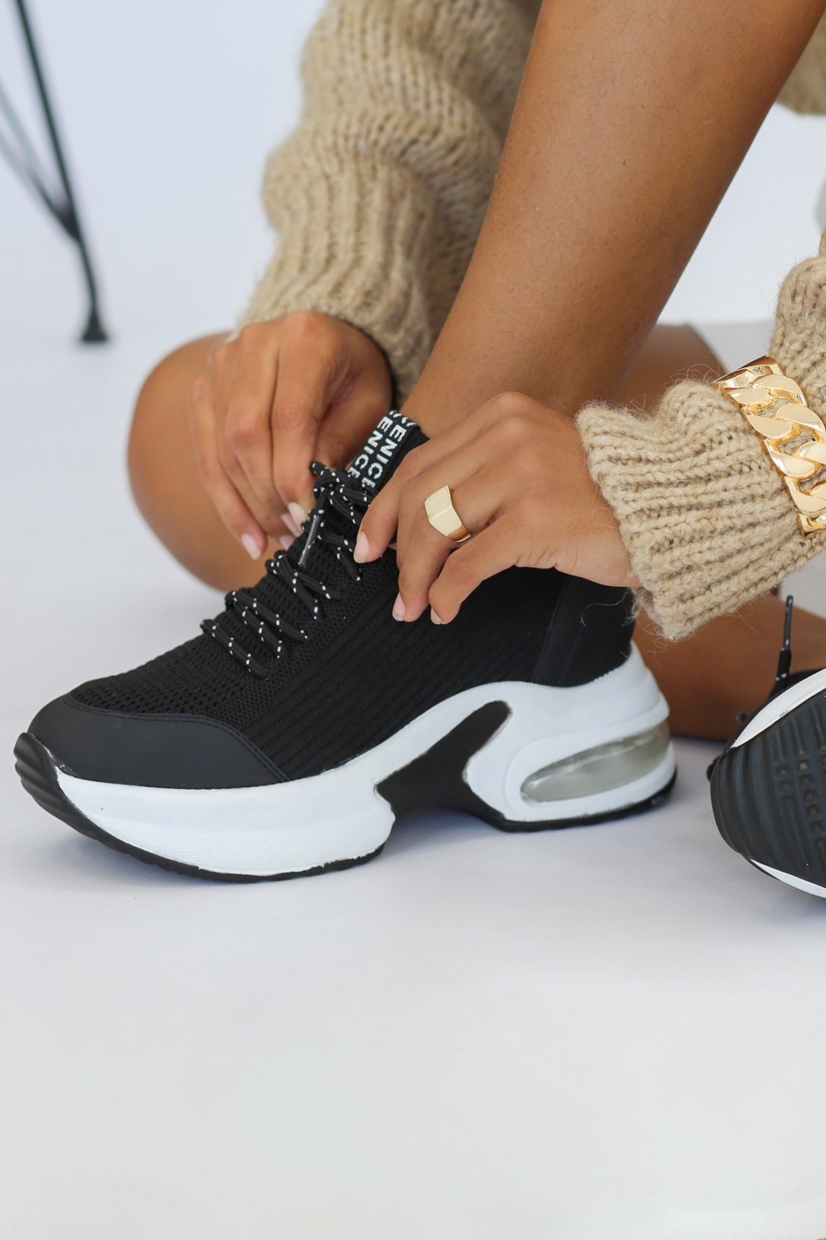 Afrodi̇t Model 10 Cm Gi̇zli̇ Topuk Tri̇ko Detayli Spor Sneakers Spor Ayakkabi Siy.bey