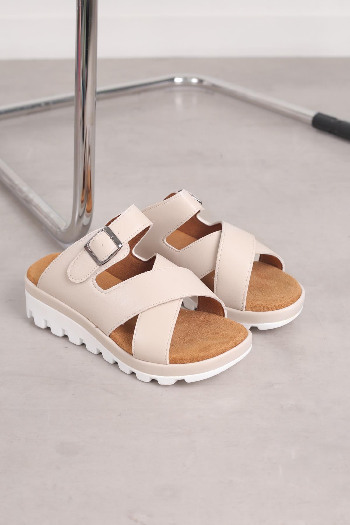 ALDI  MODEL 3 CM TABANLI ÇAPRAZ BATLI TERLİK TEN