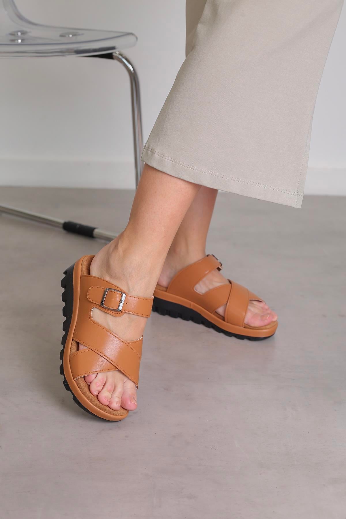 ALDI  MODEL 3 CM TABANLI ÇAPRAZ BATLI TERLİK CAMEL