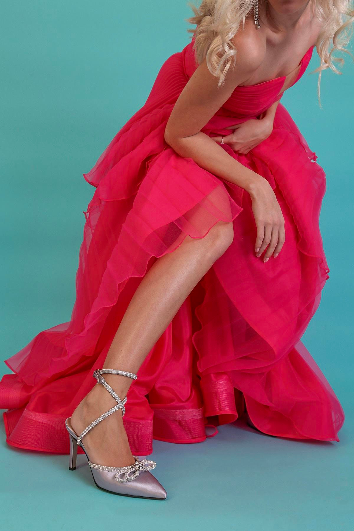 ALİNA MODEL 8 CM BAĞLAMALI TAŞ DETAYLI YENİ SEZON TOPUKLU AYAKKABI GUMUS