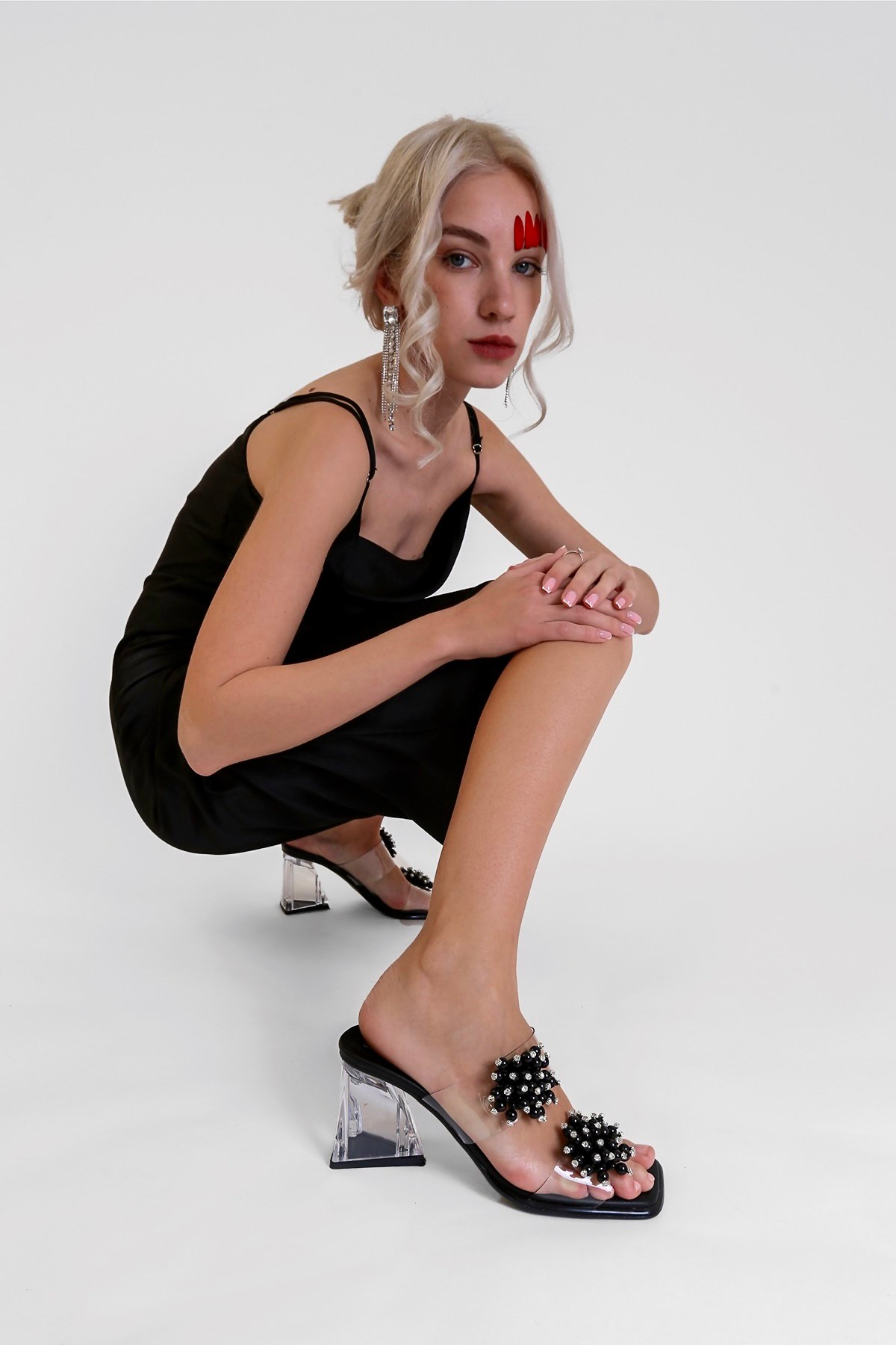 DANİELA MODEL 6 CM İNCİ DETAYLI YENİ SEZON ŞEFFAF TOPUKLU AYAKKABI SIYAH