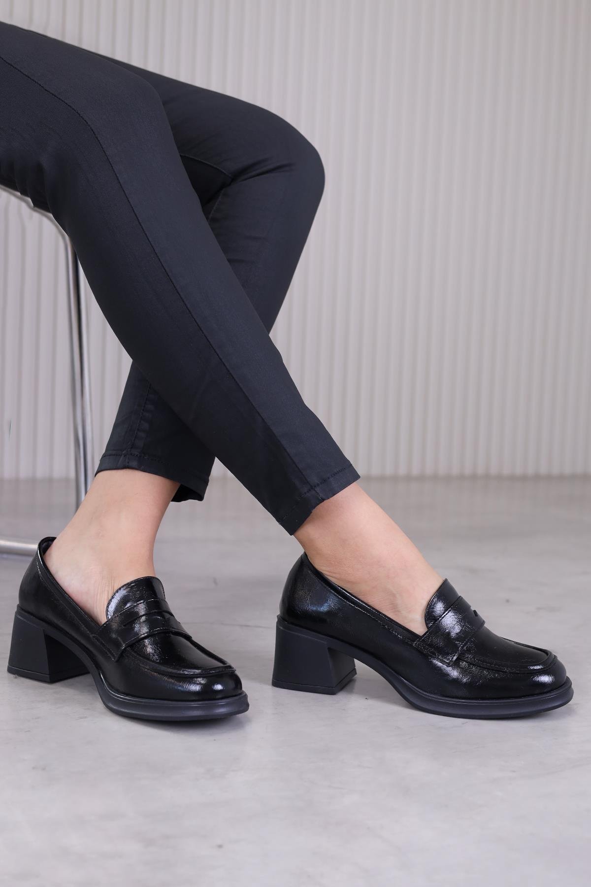 e5612 model 5 cm topuklu orjinal deri topuklu ayakakbı SIY.RUGAN