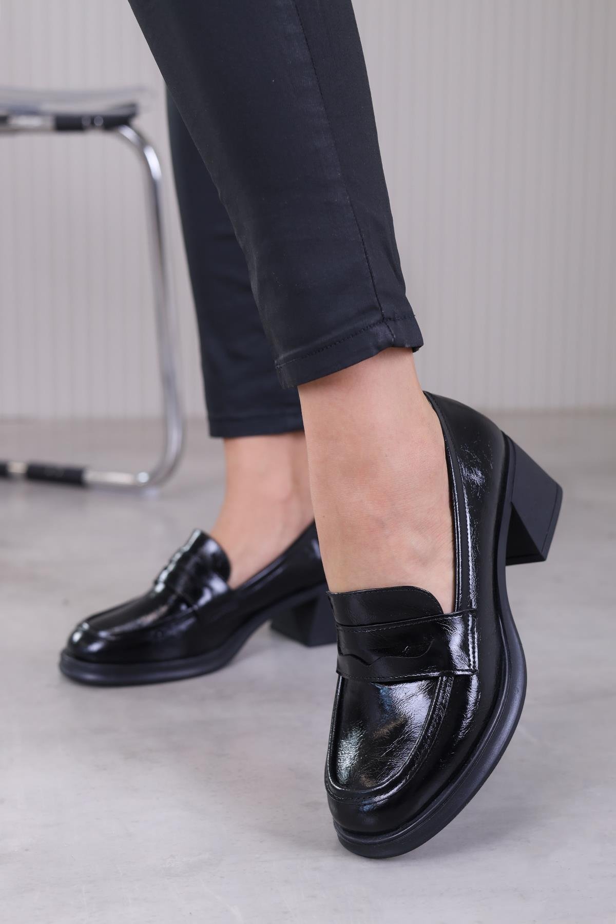 e5612 model 5 cm topuklu orjinal deri topuklu ayakakbı SIY.RUGAN