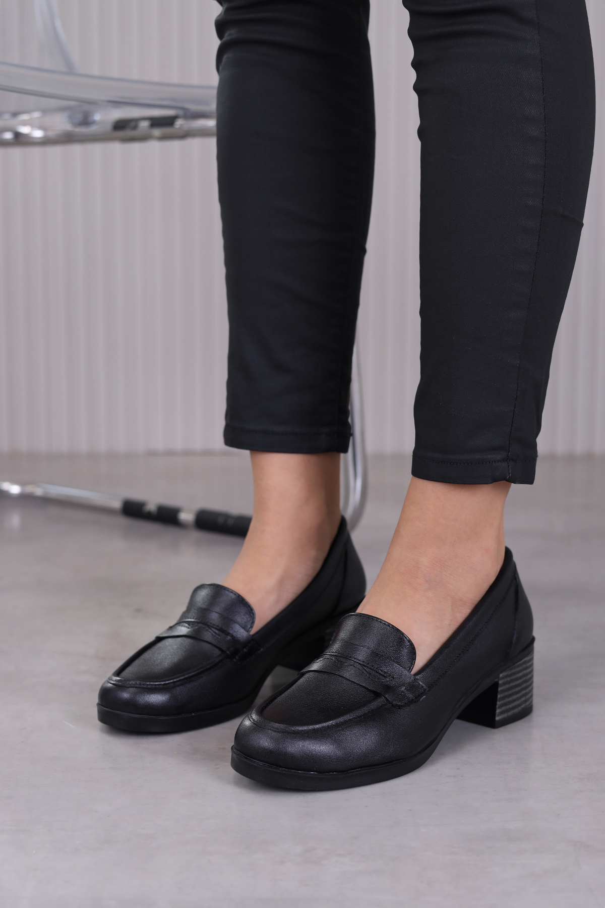 e5613 model 5 cm topuklu orjinal deri  topuklu aykakabı SIYAH