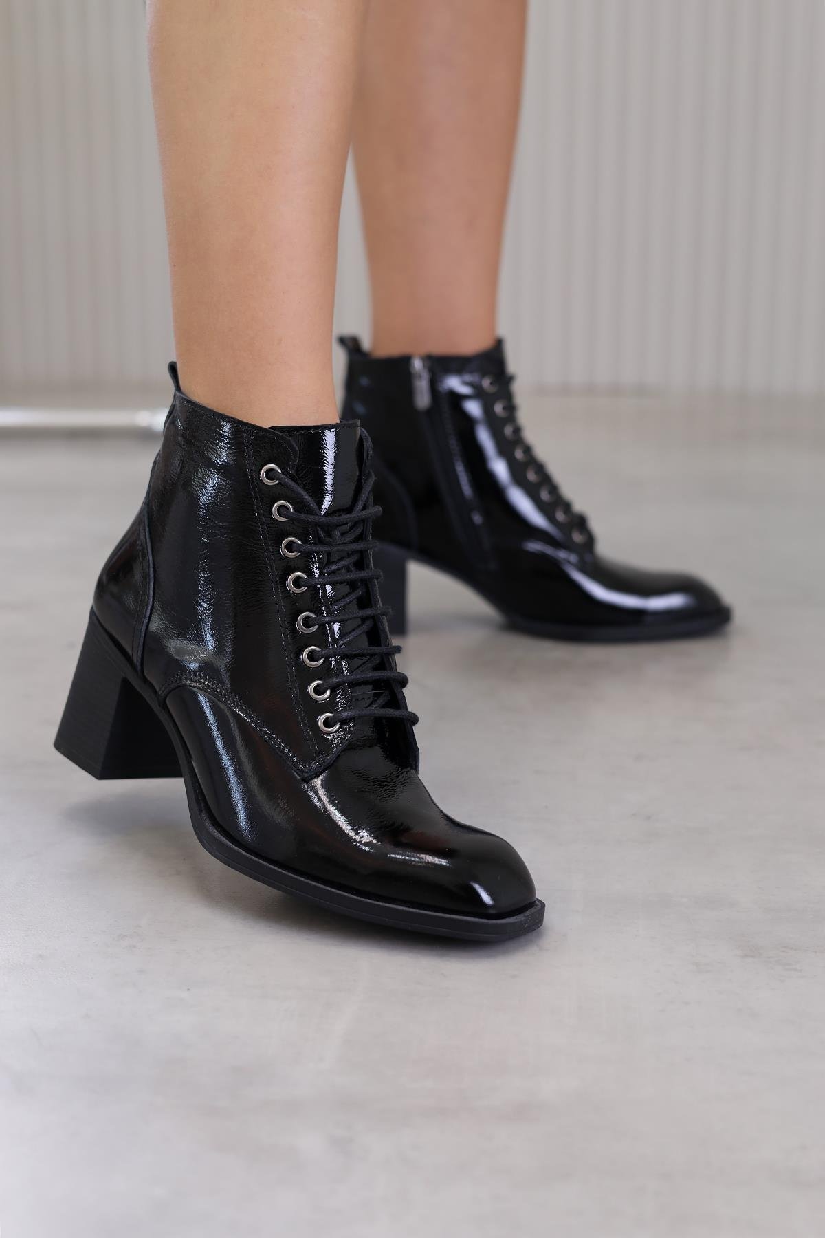 e9804 model 5 cm topuklu yeni sezon bot postal orjinal deri SIY.RUGAN