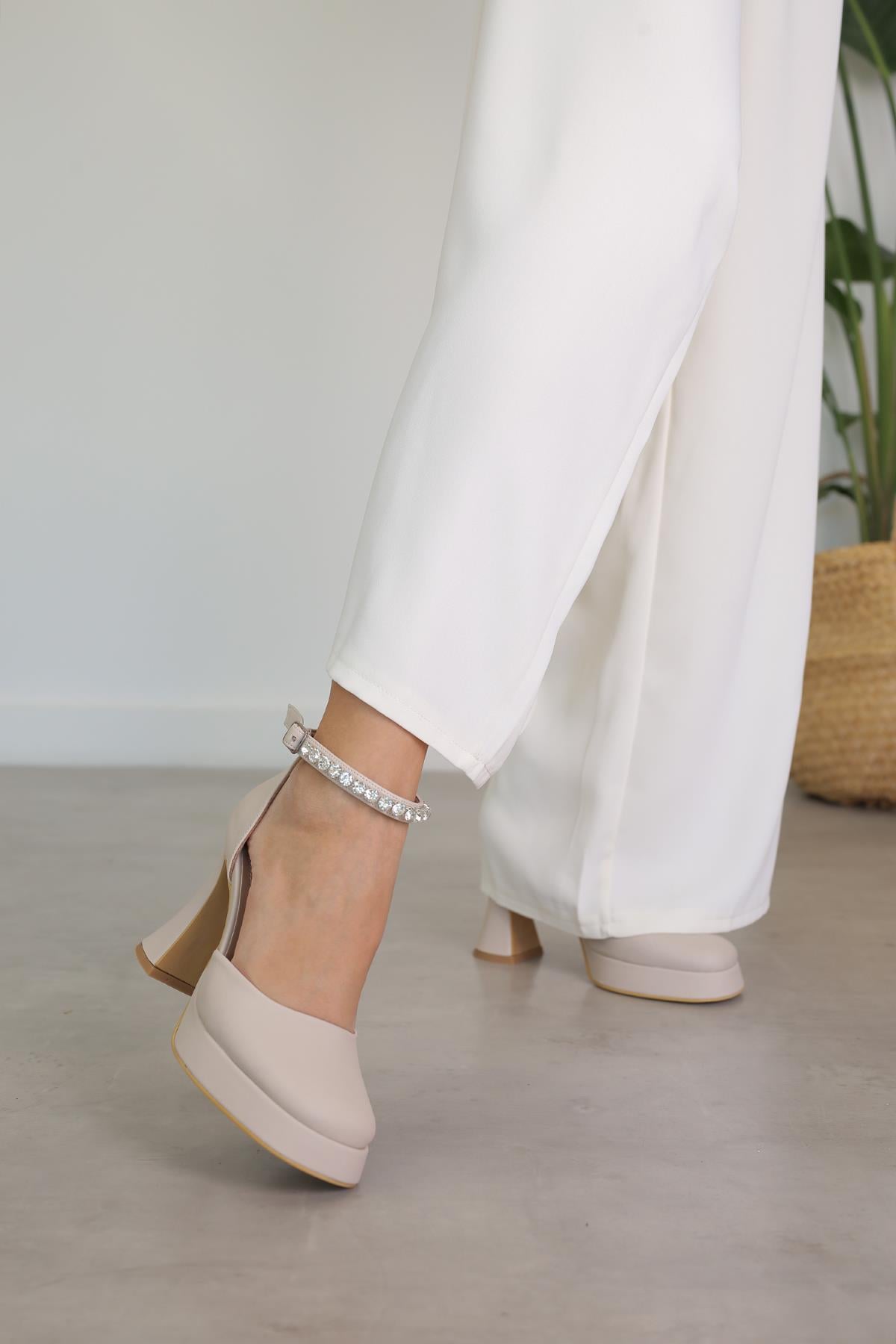 FERYA MODEL 10 CM PLATFORM TAŞ DETAYLI YENİ SEZON TOPUKLU AYAKKABI TEN SATEN