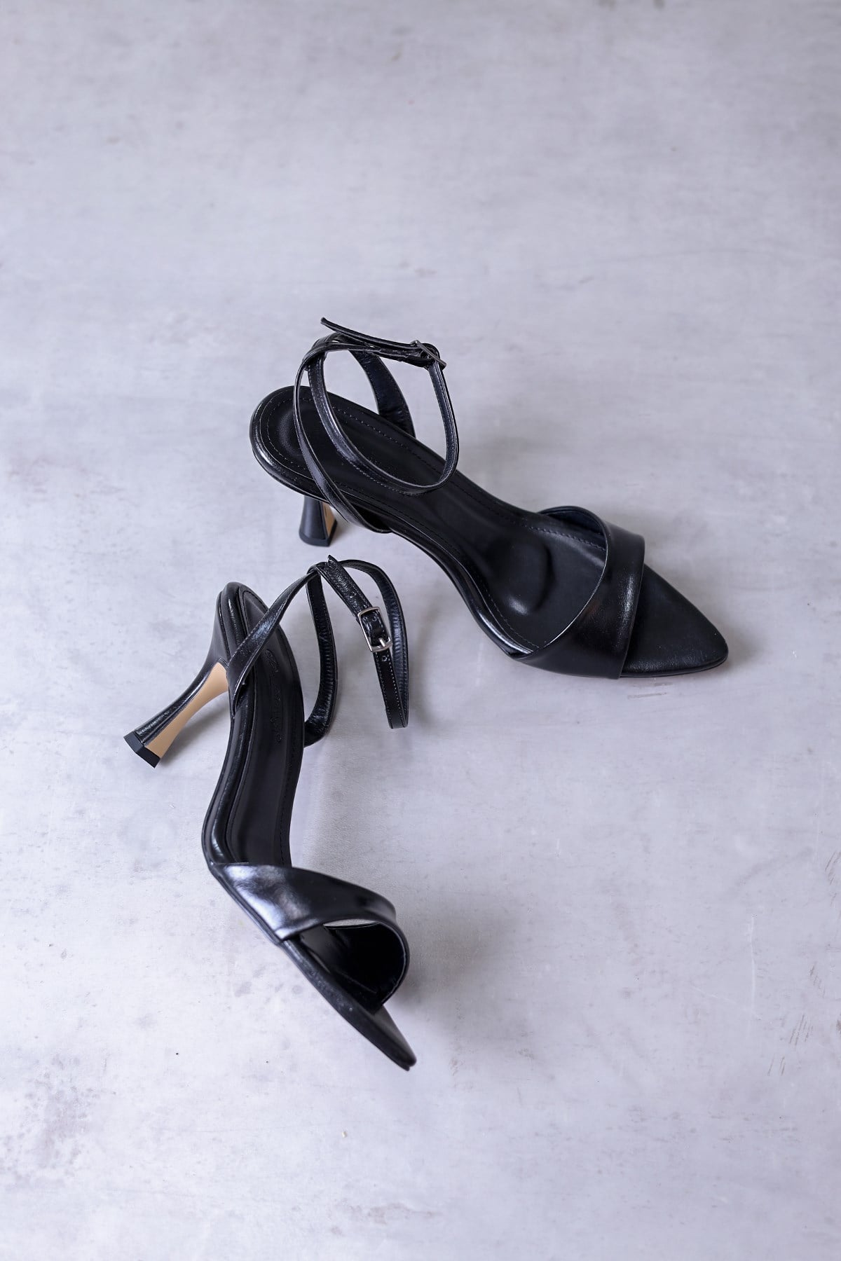 grace model 7 cm topuklu yeni sezon tek bant topuklu sandalet SIYAH
