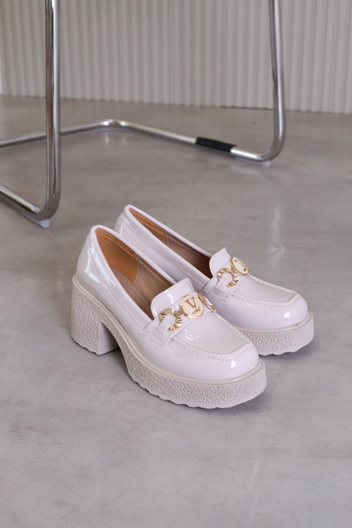 ız324 model 5 cm topuklu aksesuar detaylı topuklu ayakkabı TEN.RUGAN