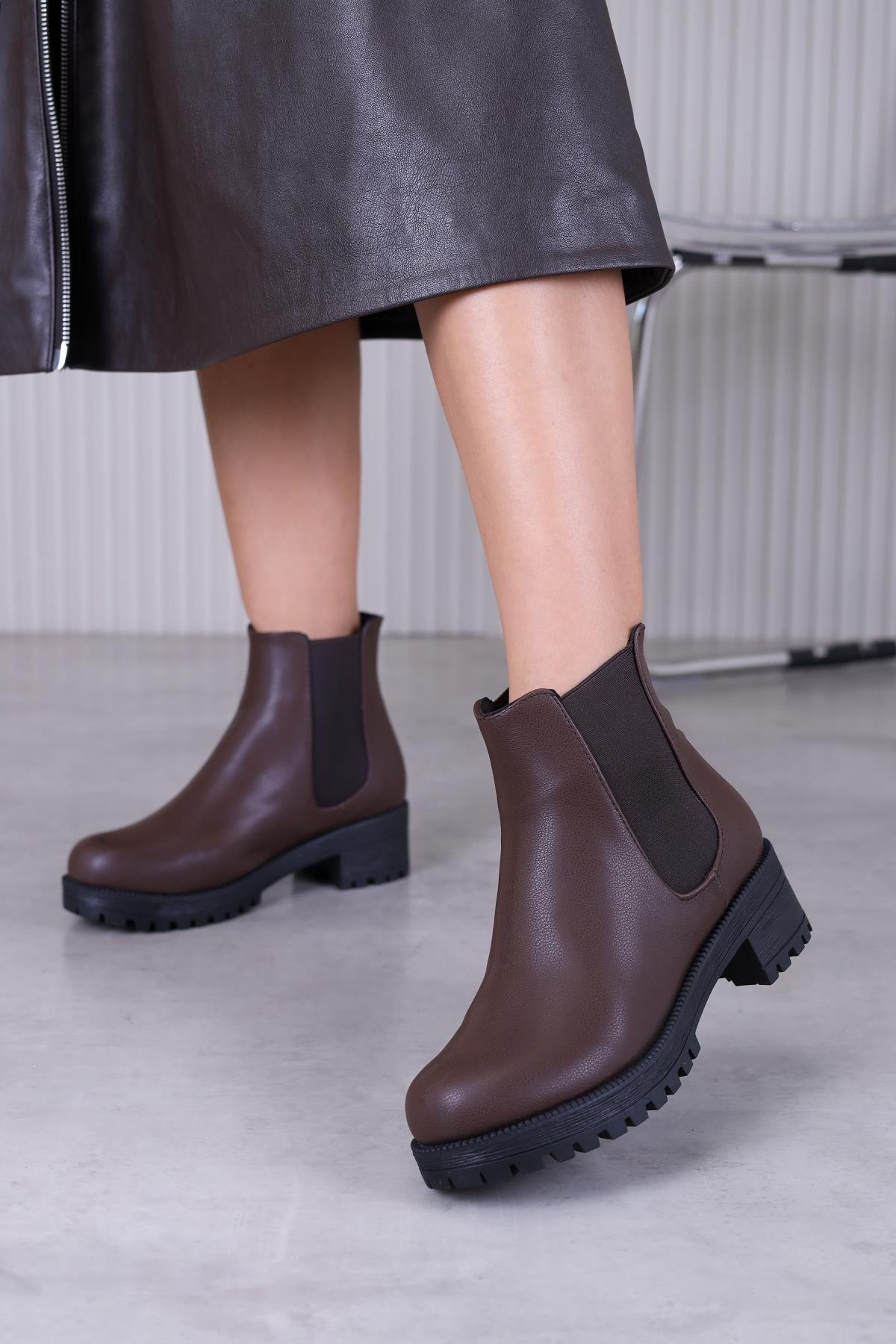 JUSTİN MODEL 3 TABANLI LASTİK DETAYLI KISA BOT KAHVE