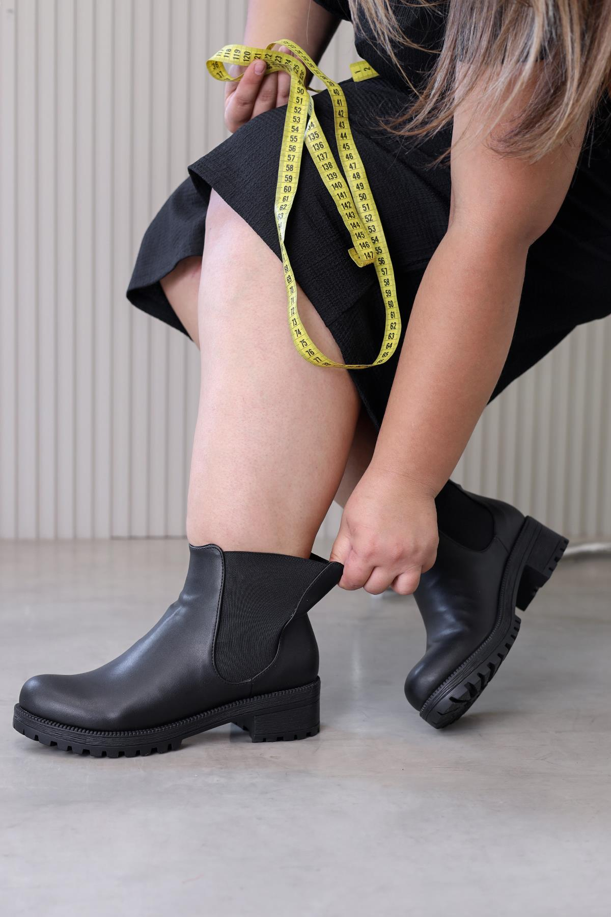 JUSTİN MODEL 3 TABANLI LASTİK KISA BOT SIYAH