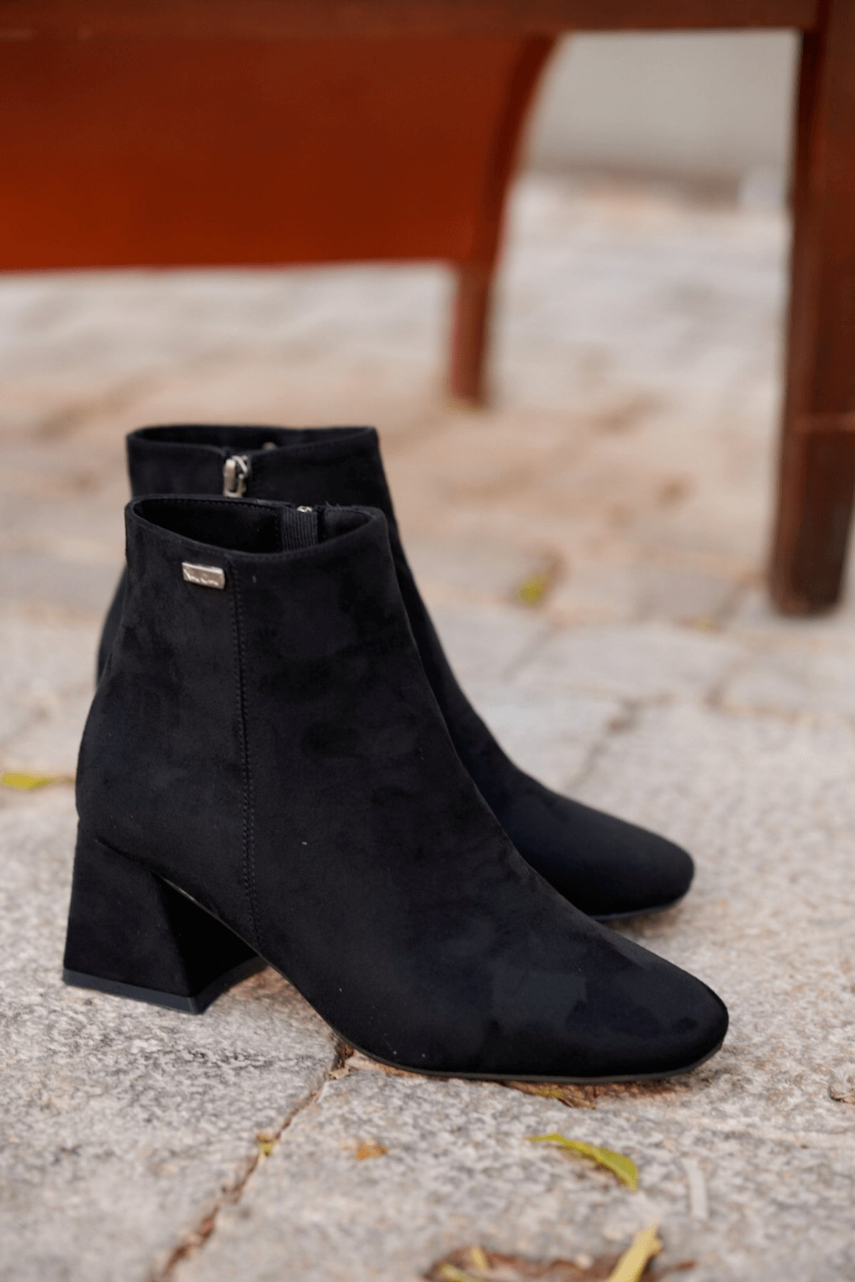 Karesta Model 5 Cm Topuklu Yeni Sezon Kisa Bot Siy.suet