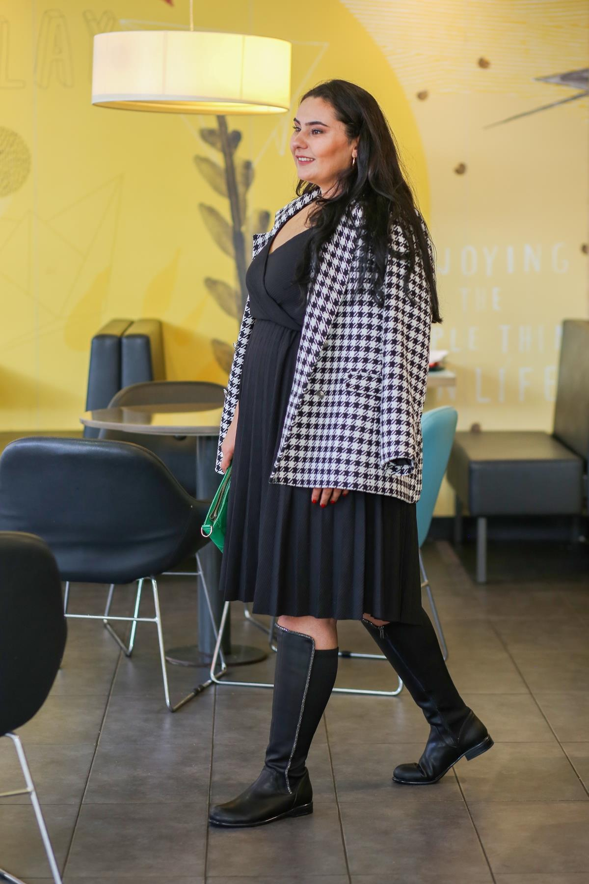 Lulu Si̇hi̇rli̇ Çi̇zme 2 Cm Topuklu Taş Detayli Çi̇zme Siyah