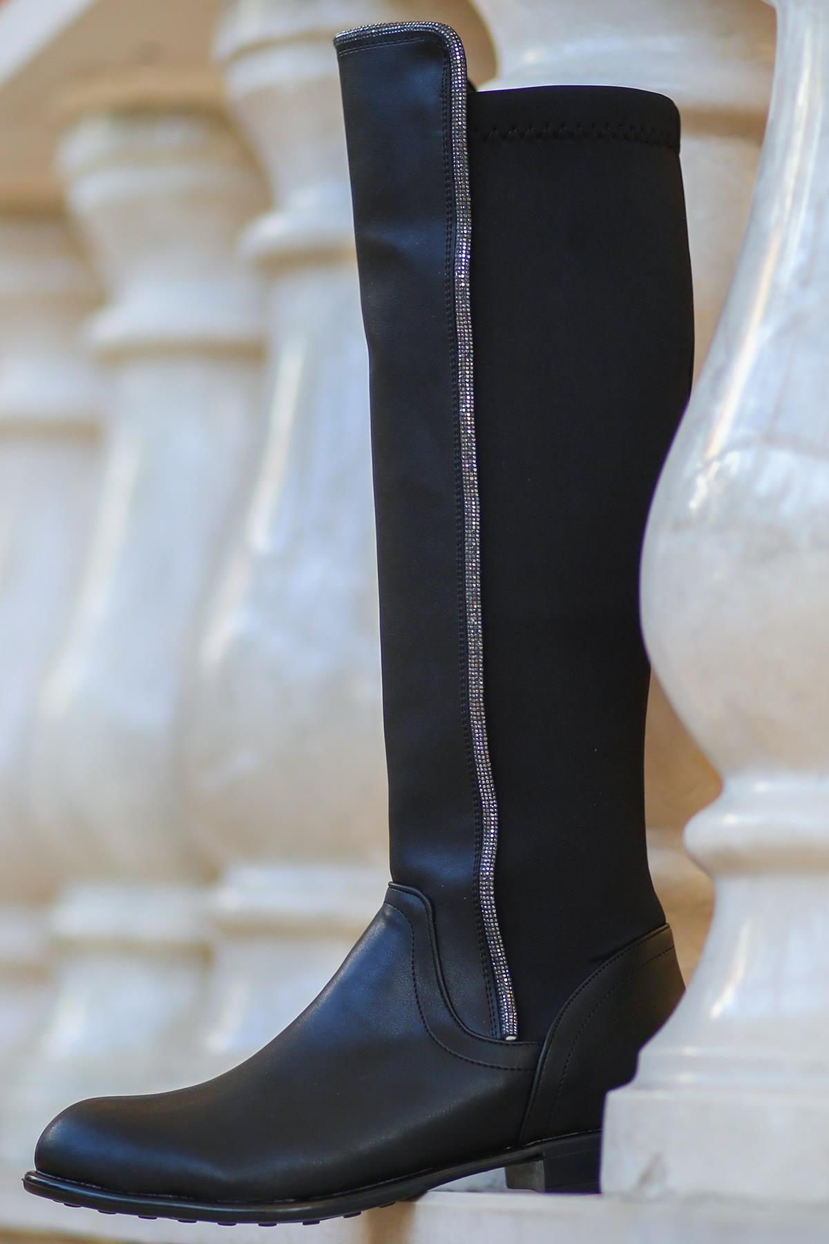 Lulu Si̇hi̇rli̇ Çi̇zme 2 Cm Topuklu Taş Detayli Çi̇zme Siyah