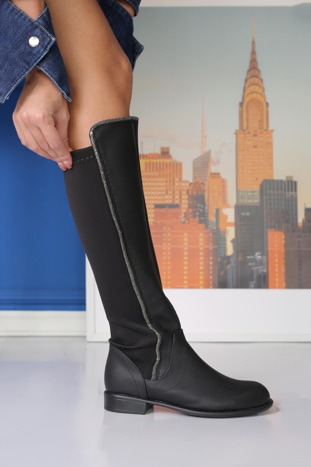 Lulu Si̇hi̇rli̇ Çi̇zme 2 Cm Topuklu Taş Detayli Çi̇zme Siyah